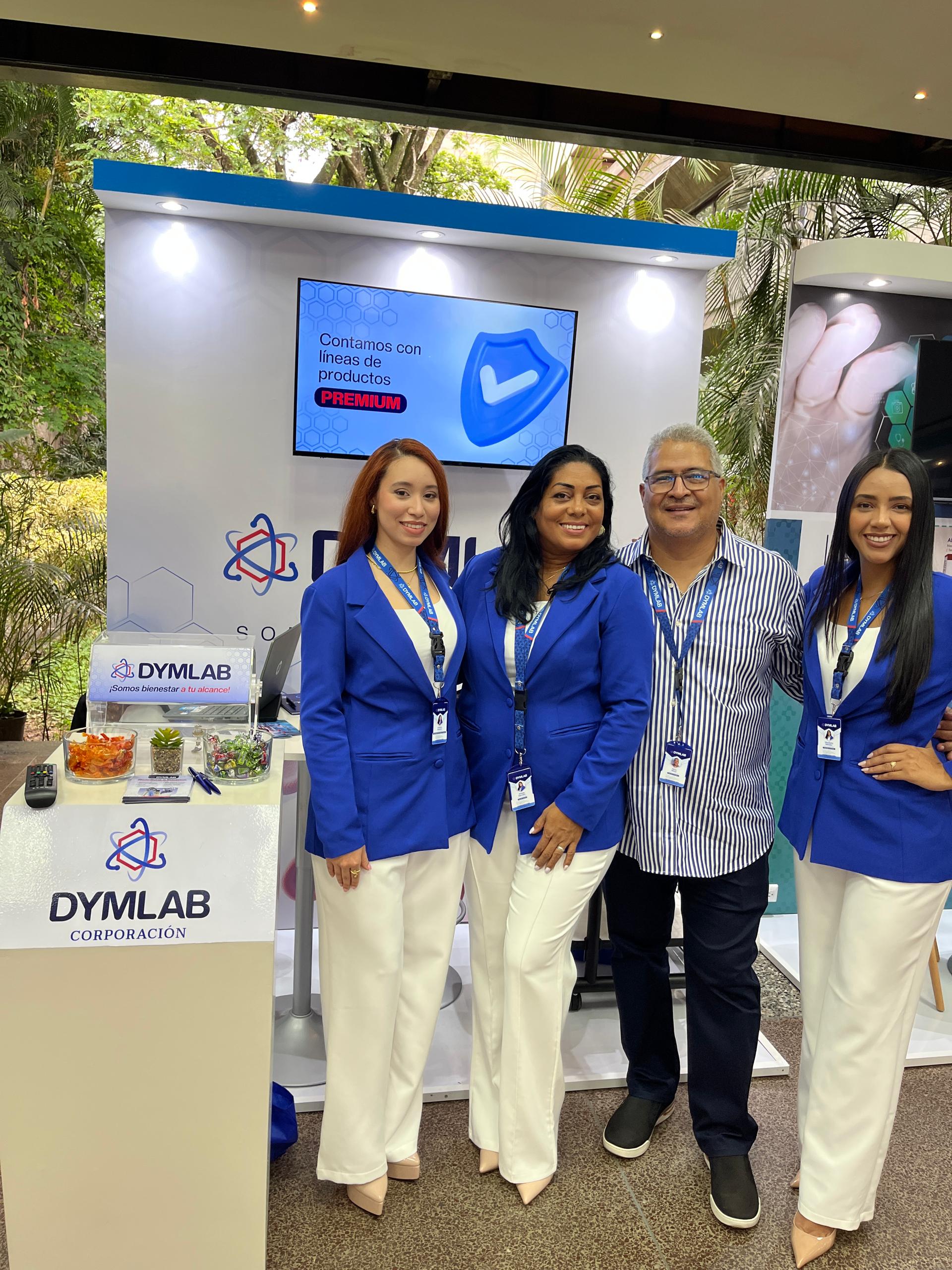 Equipo de Dymlab durante evento institucional en 2026